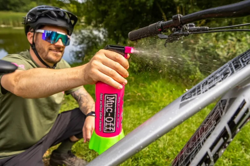 Muc-Off Punk Powder Bike Cleaner - 4 Pack and Bottle for Life Bundle-4
